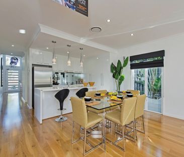 Stunning Ex-Display Home in Ormeau Ridge – Luxury Living With Low-M... - Photo 5
