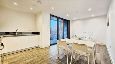 Fairfield Avenue, Staines-upon-Thames, Surrey, TW18 4JH - Photo 4