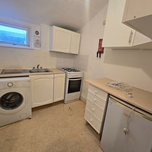 Studio Flat, Rosendale Road, SE24 - Photo 2