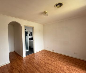 COMFORTABLE FAMILY LIVING IN A CONVENIENT LOCATION! - Photo 2