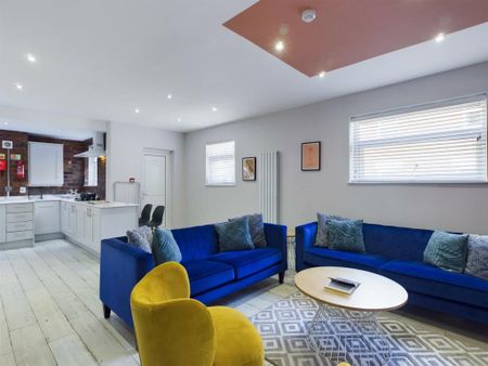 8 bedroom house to rent - Photo 2