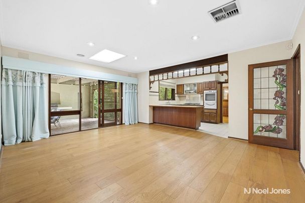 15 Oaktree Road, CROYDON NORTH - Photo 1