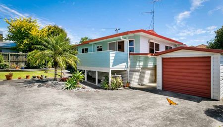 Stunning and Comfortable - Photo 2