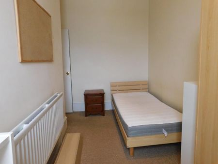 3 bedroom flat to rent - Photo 4