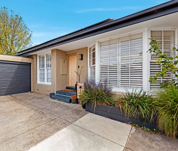 SOPHISTICATED LIVING IN A PEACEFUL BRIGHTON POCKET - Photo 3