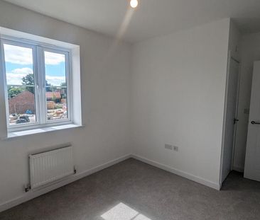 3 bedroom semi-detached house to rent - Photo 5