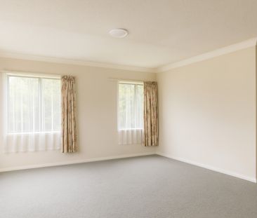 Spacious open plan kitchen/ dining/ living, Three bedrooms, 1 bathr... - Photo 3