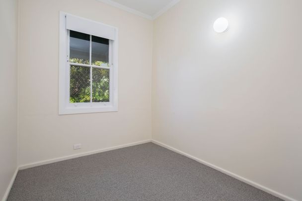 New Renovated 3 Bedroom, only 2.5kms to Merewether Beach! - Photo 1