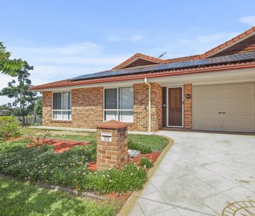 Spacious 4-Bedroom Duplex with Solar – Low Maintenance Living - Photo 6