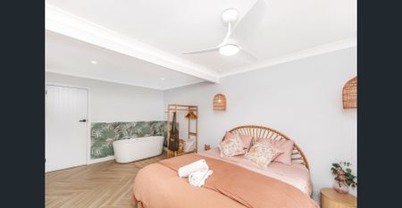 Spacious Coastal Home in Booker Bay – 4 Bed | 3 Bath - Photo 5