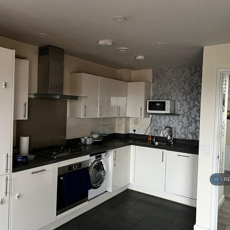 2 bedroom flat to rent - Photo 1