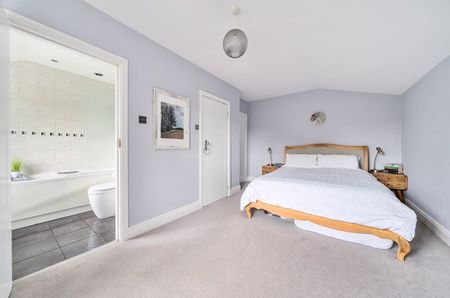 Beacon Hill Road, Hindhead - 5 bedrooms Property for lettings - Seymours - Photo 3