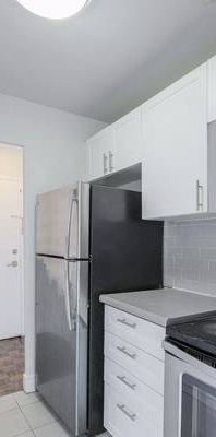Renovated, Pet-Friendly Suites Right by the QEW! (Paisley) - Photo 1