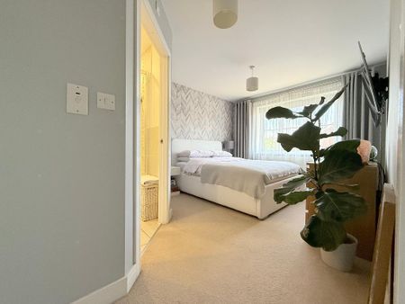 4 bedroom semi-detached house to rent - Photo 5