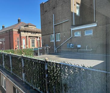 2 bedroom flat to rent - Photo 3