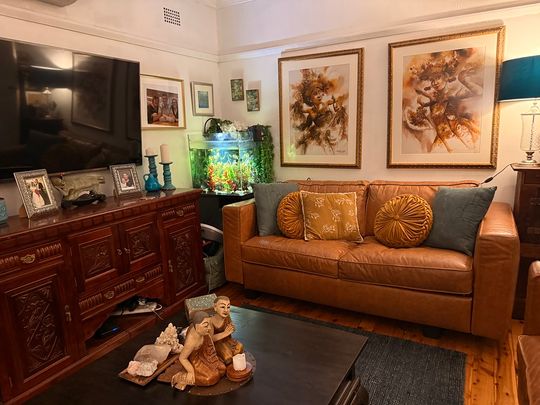 4-bedroom shared house, Graham Avenue - Photo 1