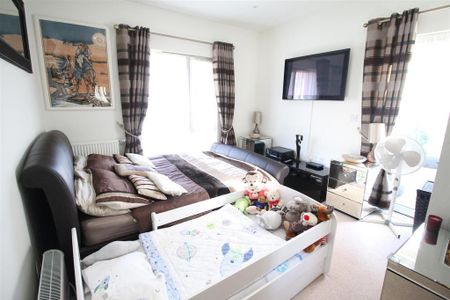 3 bedroom detached house to rent - Photo 2