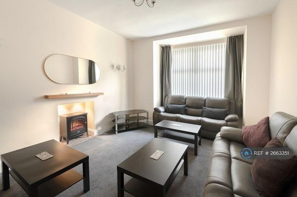 7 bedroom semi-detached house to rent - Photo 1