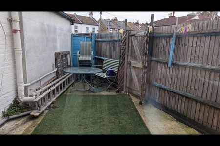 1 Bed End Terrace, Miller Road, SW19 - Photo 5