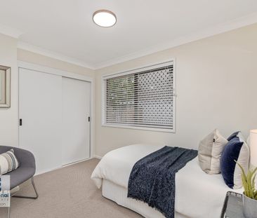 Immaculate Freestanding Villa - Stroll to Everything! - Photo 2