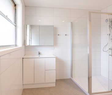 Everything New, Effortlessly Coastal – Renovated Mornington Gem! - Photo 5