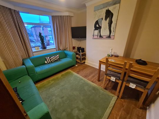 4 Bed - 52 Eden Drive, Burley, Leeds - LS4 2TN - Student - Photo 1