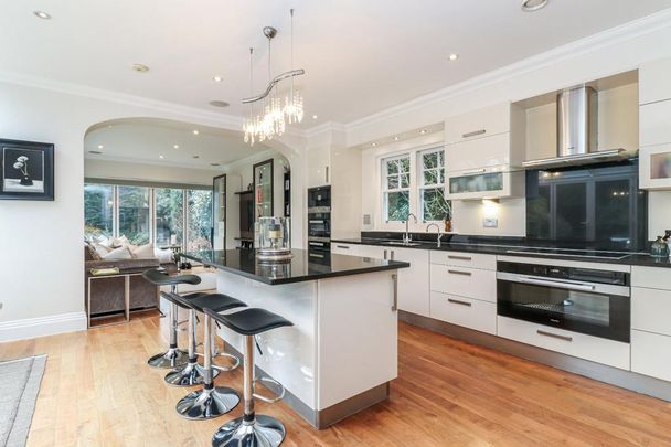 6 bedroom detached house to rent - Photo 1