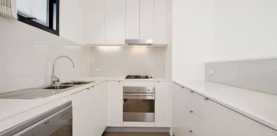 MGM MARTIN – ONE BEDROOM APARTMENT - Photo 2