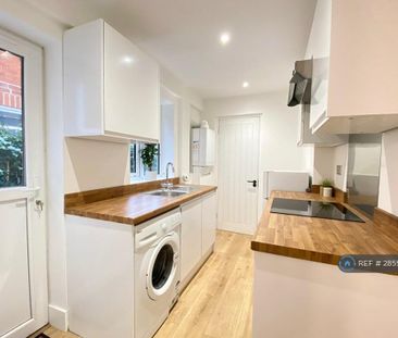 2 bedroom end of terrace house to rent - Photo 2