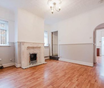 3 bedroom end of terrace house to rent - Photo 2