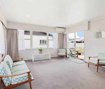 A hop, skip and a jump to the buzzing township... - Photo 3