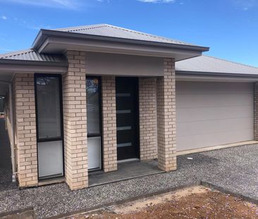 IMPRESSIVE FAMILY LIVING WITH SPACE, STYLE & EXCEPTIONAL ENTERTAINING - Photo 2