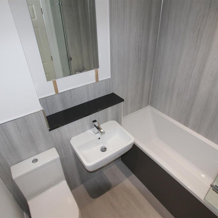 3 Bedroom House - End Terrace To Let - Photo 1