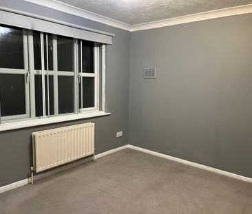 1 Bed Flat, Vanbrugh Court, RG1 - Photo 2