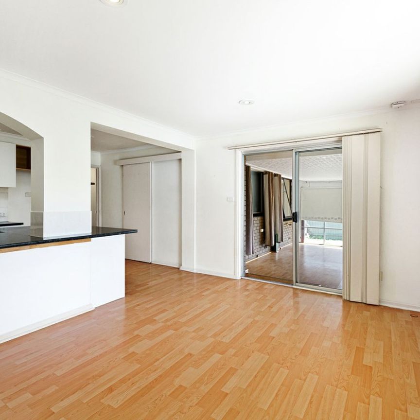 A large family home with solar panels, comfortable, affordable and well maintained - Photo 1