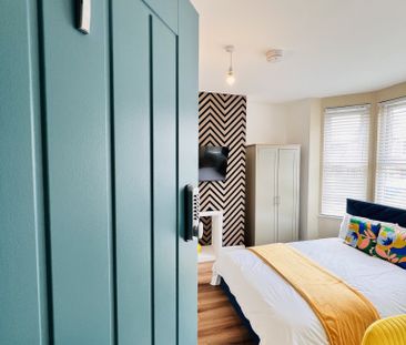 BEDROOM 1- MEDIUM DOUBLE ENSUITE - Photo 6