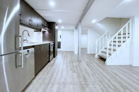 For Lease - 299 Rosewell Avenue Unit# Lower, Toronto, Ontario - Photo 2