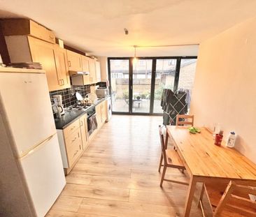Room in a Shared House, John Maurice Close, SE17 - Photo 3