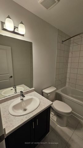 Townhouse For Lease | X8135154 - Photo 2