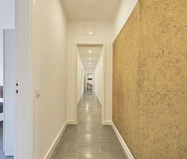 Room for rent in 7-bedroom apartment in Santo António - Photo 3