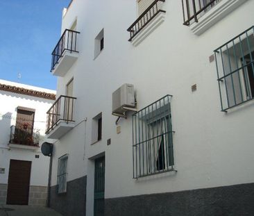 Middle Floor Apartment in Estepona - Photo 3