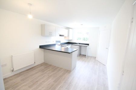 3 bedroom semi-detached house to rent - Photo 4