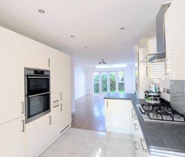 3 bedroom semi-detached house to rent - Photo 4