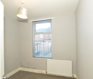 2 bedroom ground floor flat to rent - Photo 3