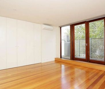 68 Foam Street, Elwood. - Photo 1