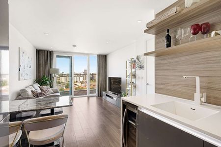 Modern apartment with large private terrace in Beacon Tower - Photo 3
