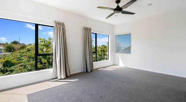 4 Bedroom Home - Glenfield - Photo 1