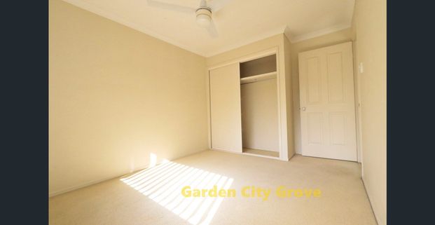 Spacious villa at 25 Buckingham Place Eight Mile Plains - Photo 1