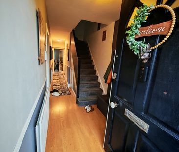 3 Bed Terraced House, Bindon Green, SM4 - Photo 5