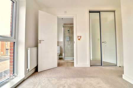 3 bedroom semi-detached house to rent - Photo 5